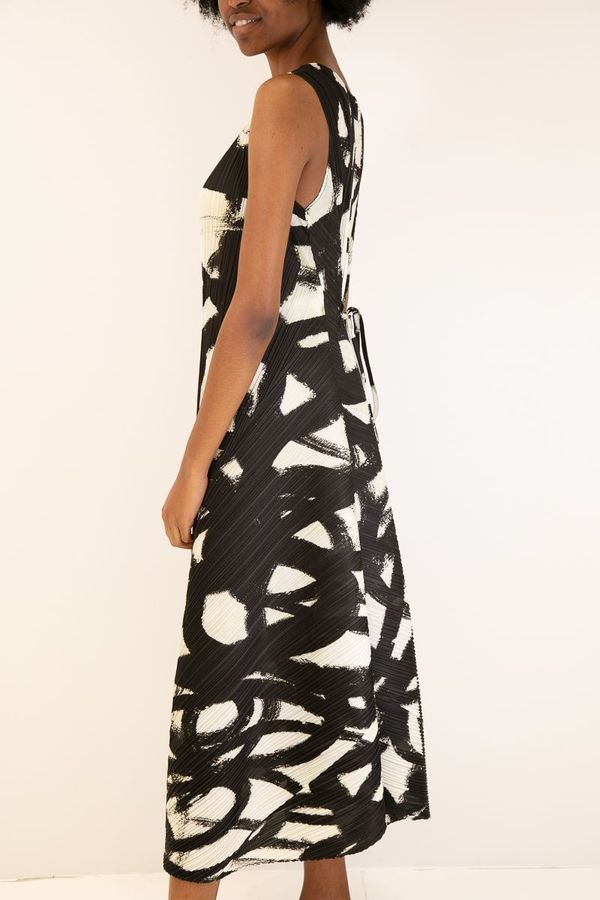 PLEATS PLEASE ISSEY MIYAKE SPIN ブラック Issey Miyake Pleats Please Sleeveless Spin Dress - Black/White