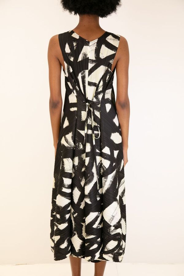 Issey Miyake Pleats Please Sleeveless Spin Dress - Black/White