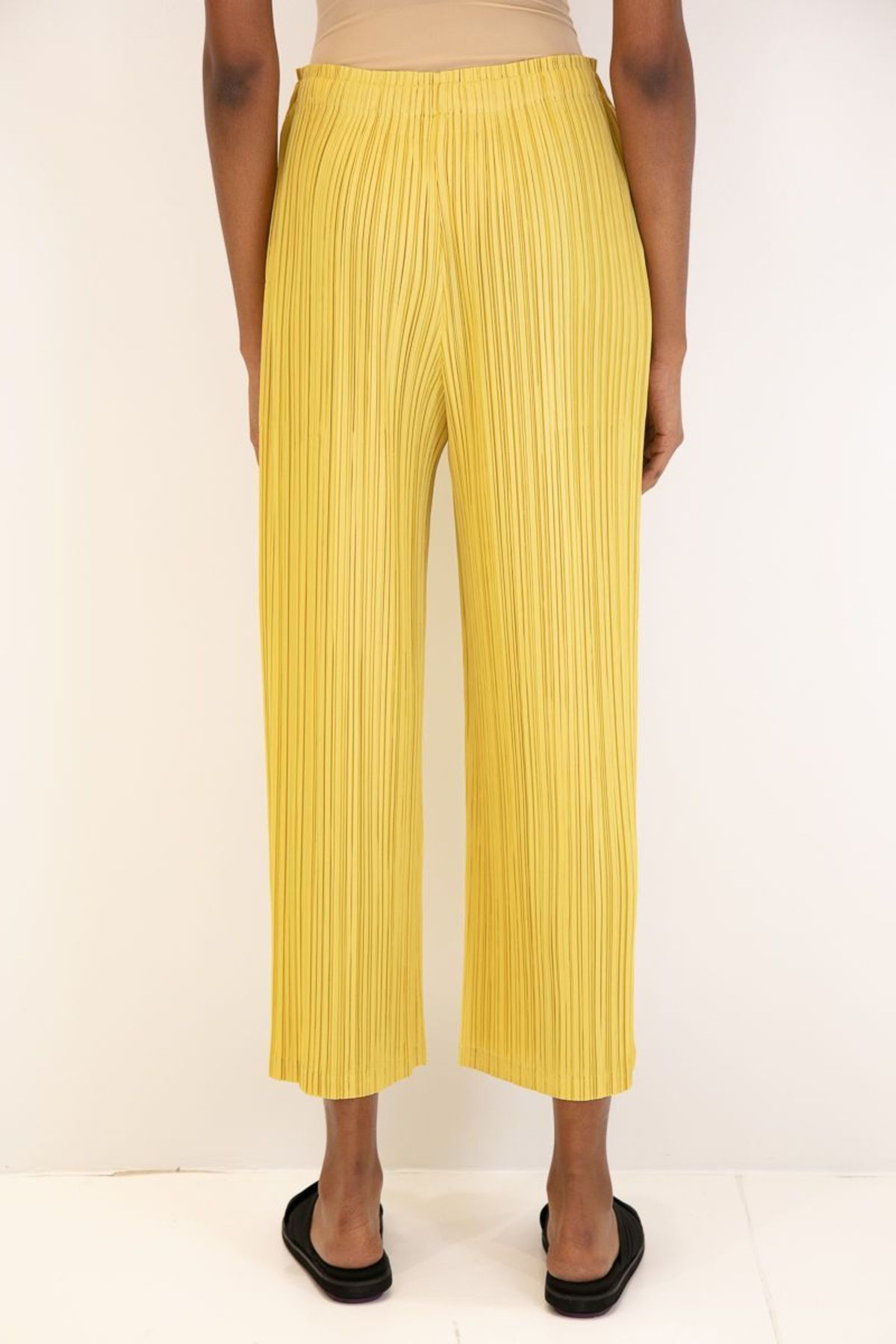 ISSEY MIYAKE パンツ（その他） 黄緑 2011525Y0074 Issey Miyake Pleats Please Wide Leg Cropped Pants with
