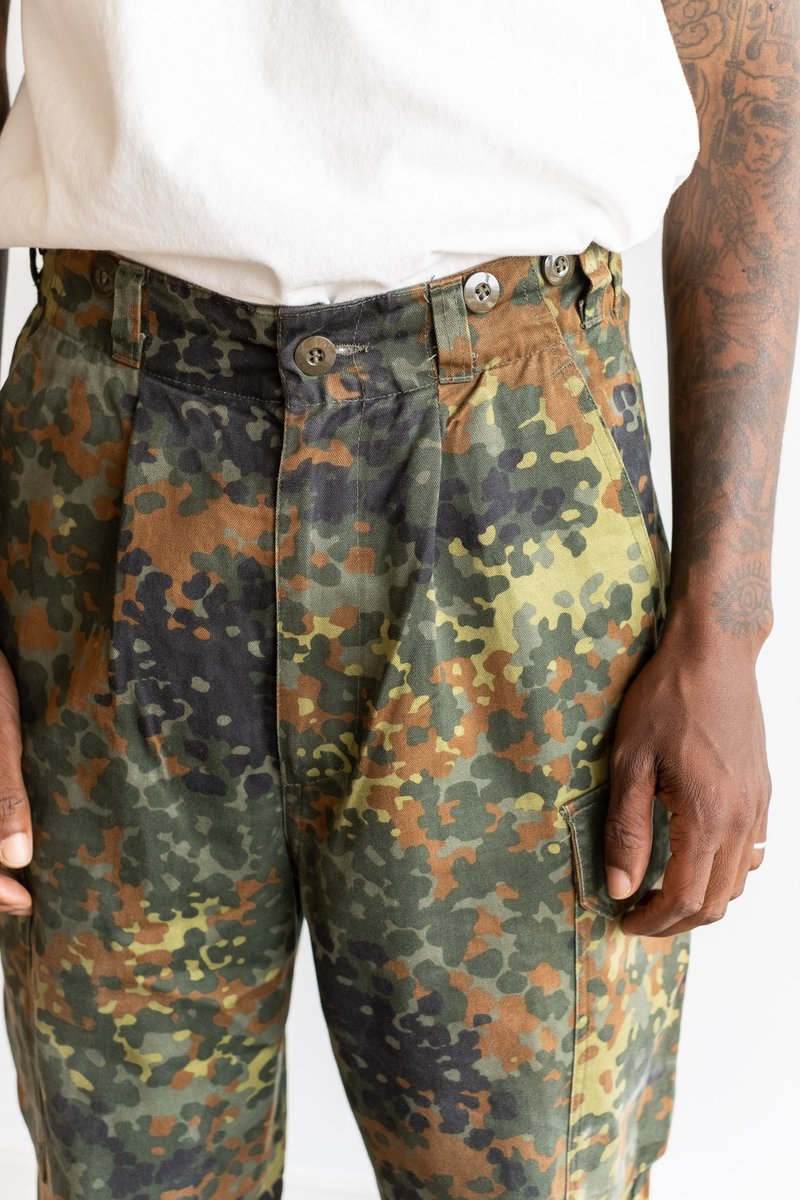 パンツ vintage Germany  Camo Over Pants Vintage German Military Pants Mens Fits 32x33 Flecktarn Camo