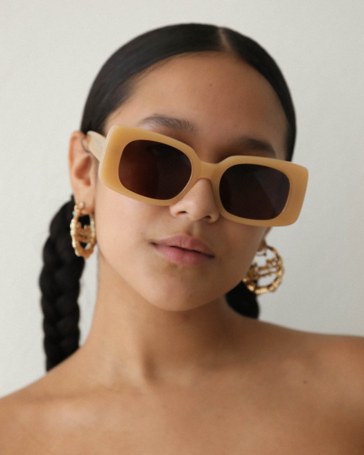 Lu Goldie Coco Sunglasses - Honey | Garmentory display picture 3