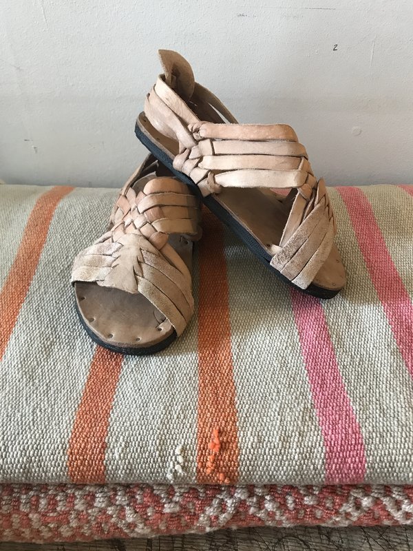 luz huarache sandals