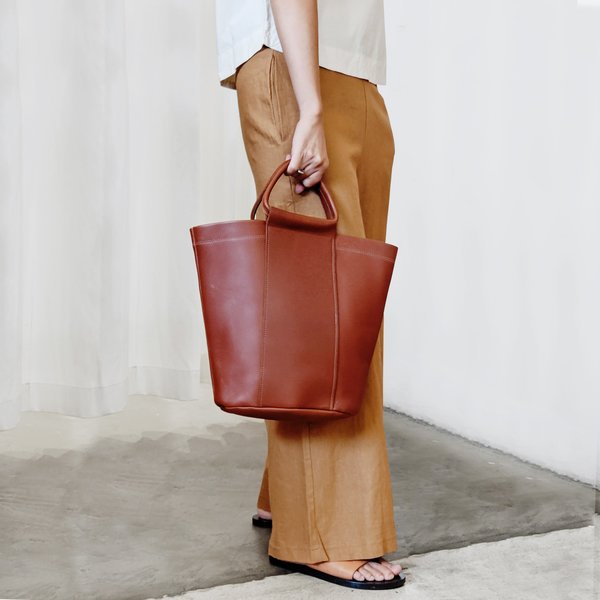 Poketo Petit Bucket Bag - Cognac Poketo Petit Bucket Bag - Cognac