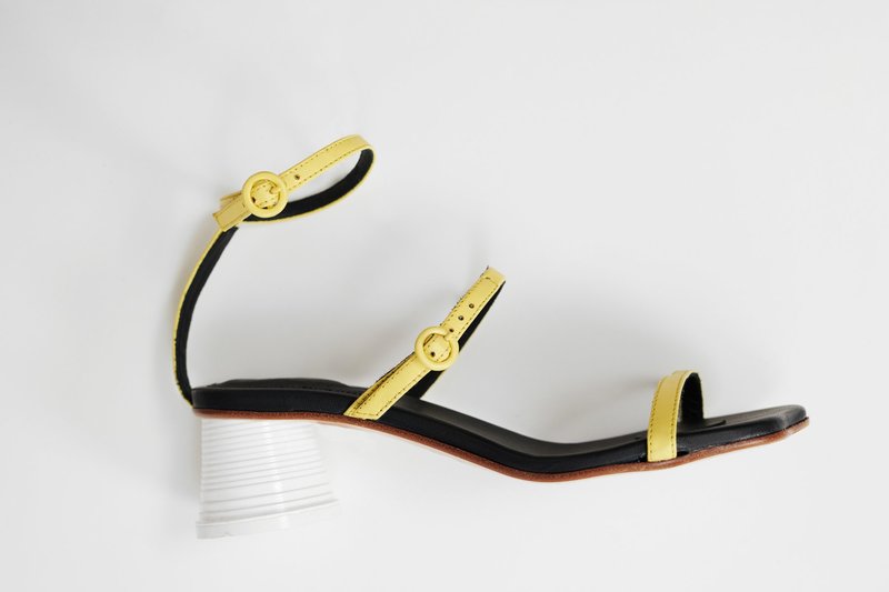 サンダル・ミュール MAISON MARGIELA Women Sandals S66WP0082 P3923 T3019 Yellow MM6 Maison Margiela Strappy Sandals - Yellow | Garmentory