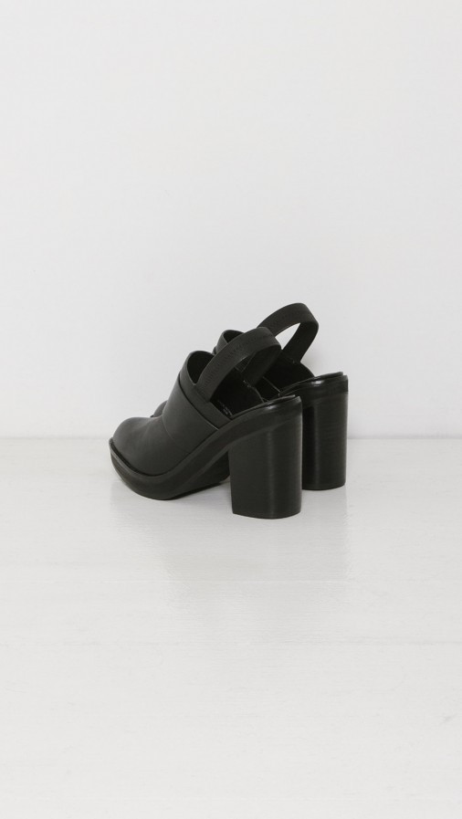 MOON MULE IN BLACK LATHER MOON MULE IN BLACK LATHER