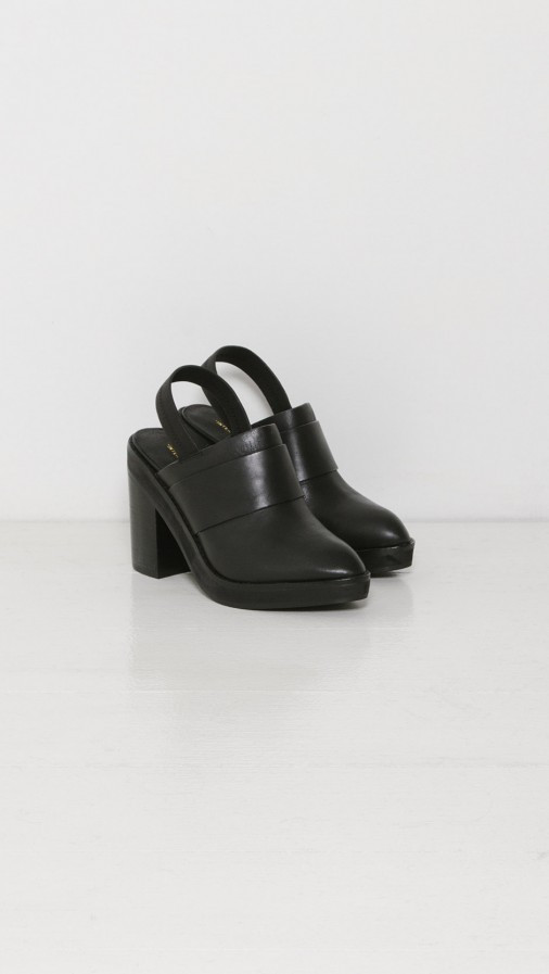 MOON MULE IN BLACK LATHER MOON MULE IN BLACK LATHER