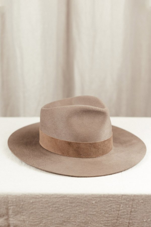 JANESSA LEONÉ ALARA HAT - Dark Sand Stiffened Wool JANESSA LEONÉ ALARA HAT - Dark Sand Stiffened Wool