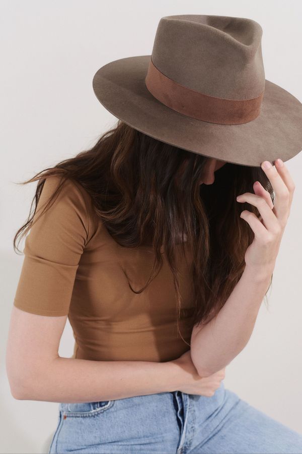 JANESSA LEONÉ ALARA HAT - Dark Sand Stiffened Wool JANESSA LEONÉ ALARA HAT - Dark Sand Stiffened Wool