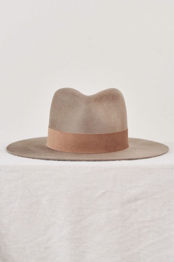JANESSA LEONÉ ALARA HAT - Dark Sand Stiffened Wool JANESSA LEONÉ ALARA HAT - Dark Sand Stiffened Wool