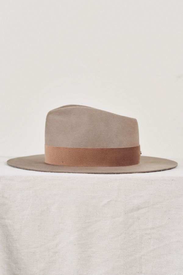 JANESSA LEONÉ ALARA HAT - Dark Sand Stiffened Wool JANESSA LEONÉ ALARA HAT - Dark Sand Stiffened Wool