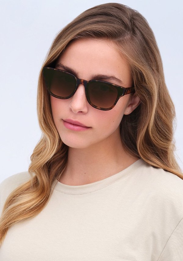 Krewe WEBSTER NYLON FRAMES - rye | Garmentory