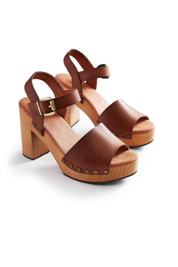 Lisa B. Platform Leather Clogs - Tan Lisa B. Platform Leather Clogs - Tan