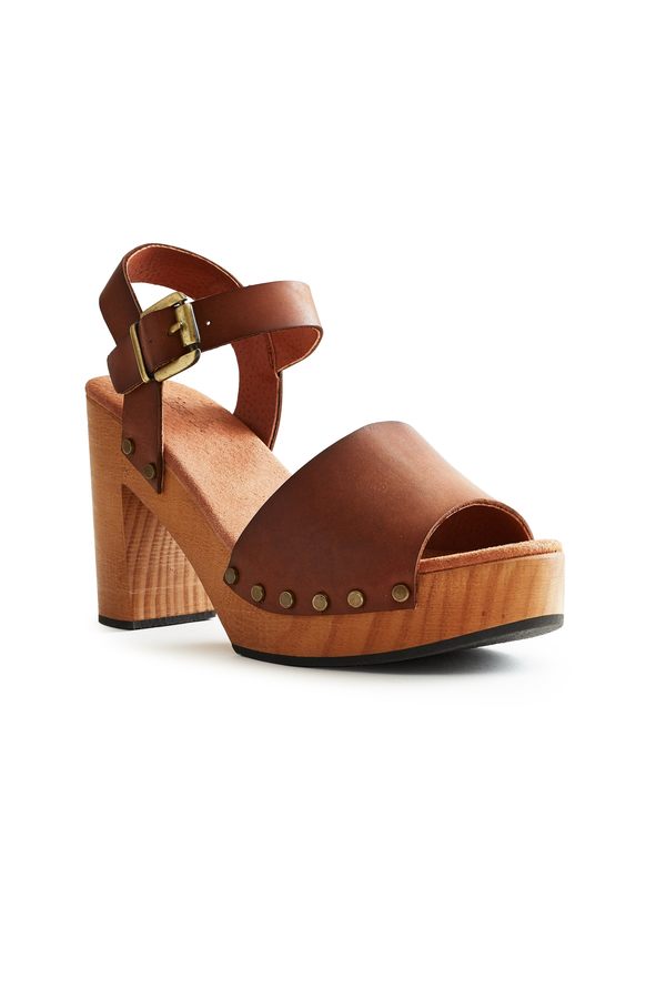 Lisa B. Platform Leather Clogs - Tan Lisa B. Platform Leather Clogs - Tan