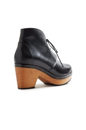 Lisa B. smooth toe leather bootie clogs - black Lisa B. smooth toe leather bootie clogs - black