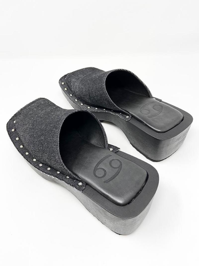 69 Box Clog - Black