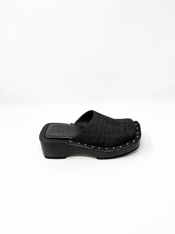 69 Box Clog - Black