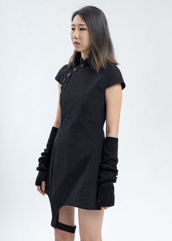 Hyein Seo Qipao With Sleeves - Black Hyein Seo Qipao With Sleeves - Black