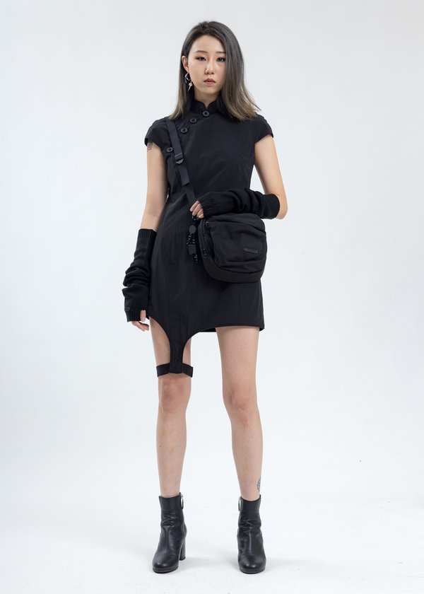 Hyein Seo Qipao With Sleeves - Black Hyein Seo Qipao With Sleeves - Black