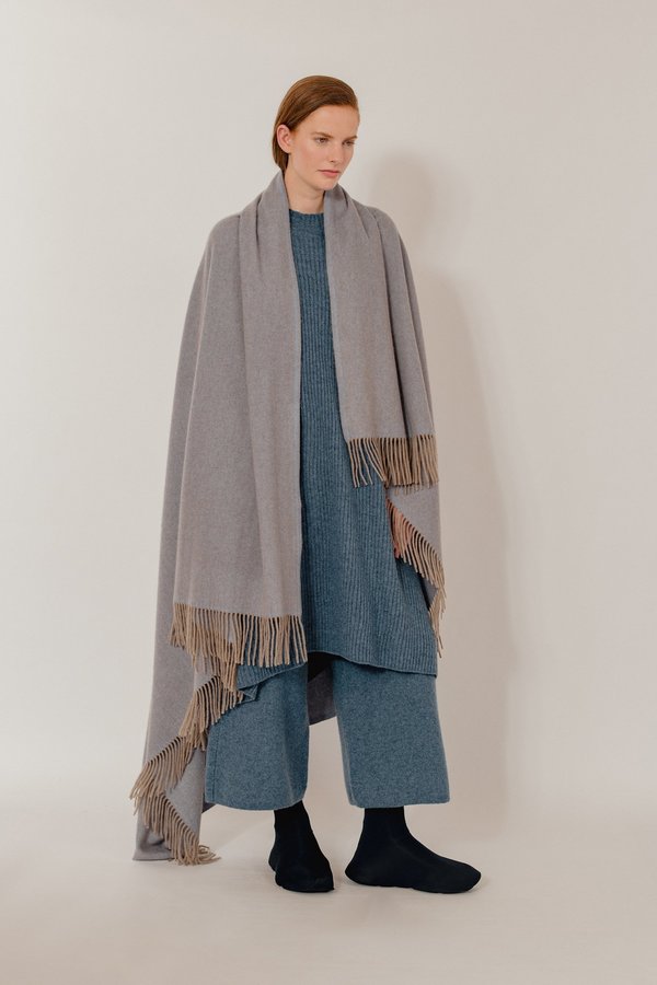 Oyuna Uno Classic Fringed Two-Tone Cashmere Throw - Blue/Taupe Oyuna Uno Classic Fringed Two-Tone Cashmere Throw - Blue/Taupe