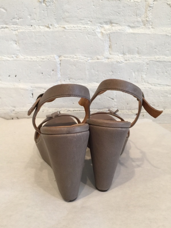 Coclico Lotus Wedge - Natural Coclico Lotus Wedge - Natural
