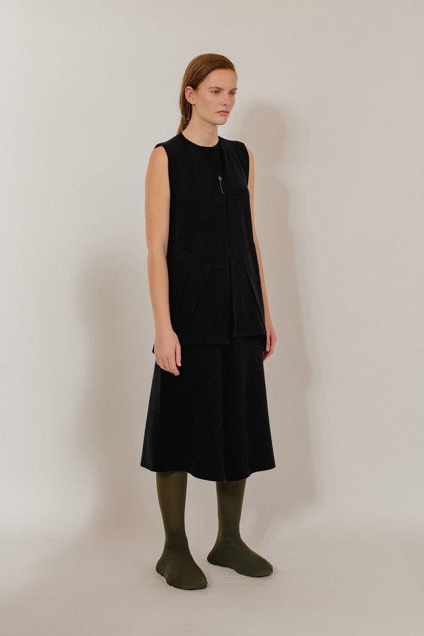 Oyuna Menna Knitted Sleeveless Jacket - Star Black Oyuna Menna Knitted Sleeveless Jacket - Star Black