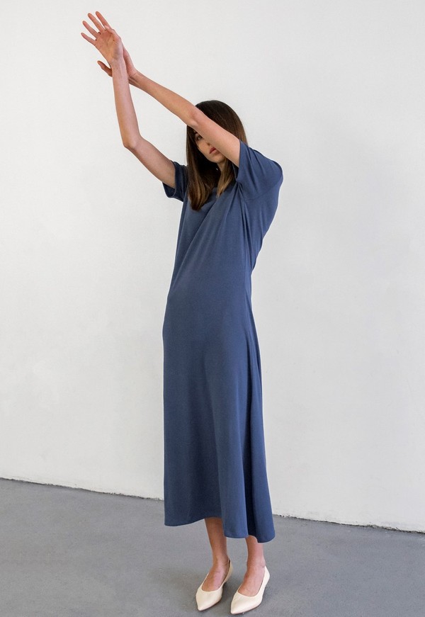 DELFINA BALDA BASIC COLOR SHORT SLEEVED DRESS - BLUE DELFINA BALDA BASIC COLOR SHORT SLEEVED DRESS - BLUE