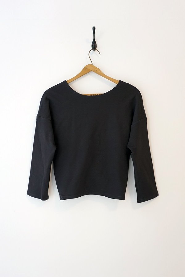 Ursa Minor Studio TWIST TOP - CHARCOAL Ursa Minor Studio TWIST TOP - CHARCOAL