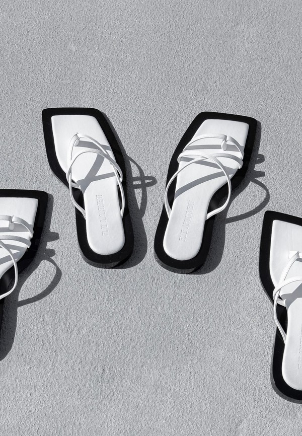 FLAT APARTMENT WIDE SQUARE SOLE SANDAL - WHITE FLAT APARTMENT WIDE SQUARE SOLE SANDAL - WHITE