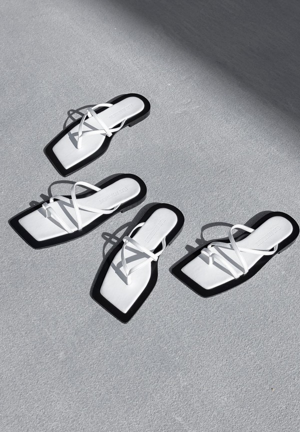 FLAT APARTMENT WIDE SQUARE SOLE SANDAL - WHITE FLAT APARTMENT WIDE SQUARE SOLE SANDAL - WHITE