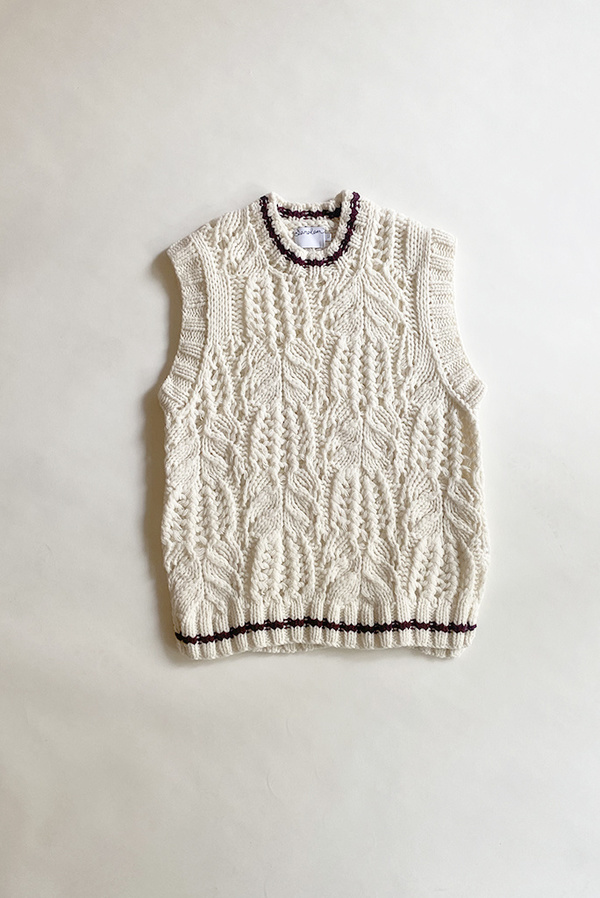 Saralam Contrast Tipped Cable Knit Vest - Ecru Saralam Contrast Tipped Cable Knit Vest - Ecru