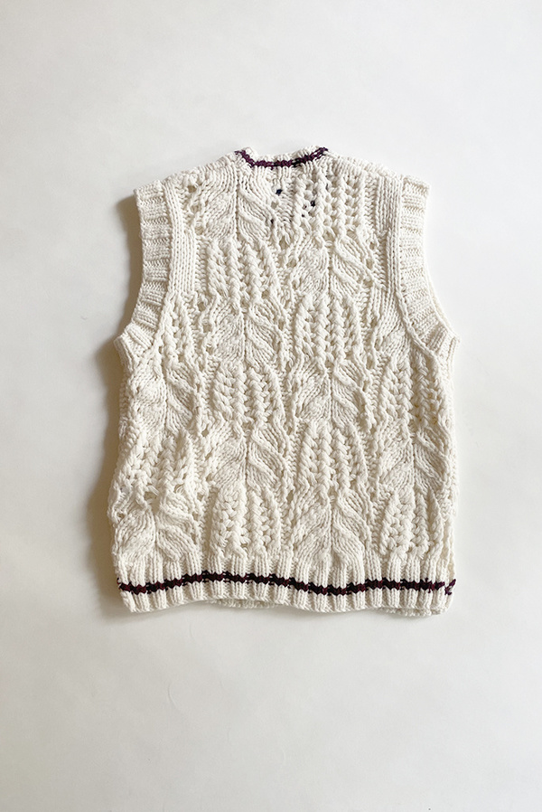 Saralam Contrast Tipped Cable Knit Vest - Ecru Saralam Contrast Tipped Cable Knit Vest - Ecru