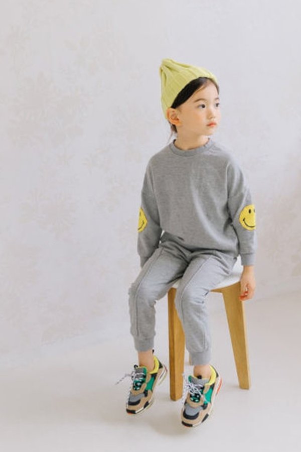 Kids Korean Collective SMILEY PATCH SWEATSUIT - GREY Kids Korean Collective SMILEY PATCH SWEATSUIT - GREY