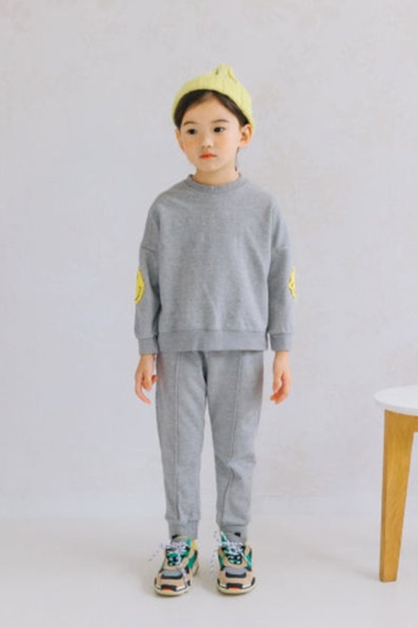 Kids Korean Collective SMILEY PATCH SWEATSUIT - GREY Kids Korean Collective SMILEY PATCH SWEATSUIT - GREY