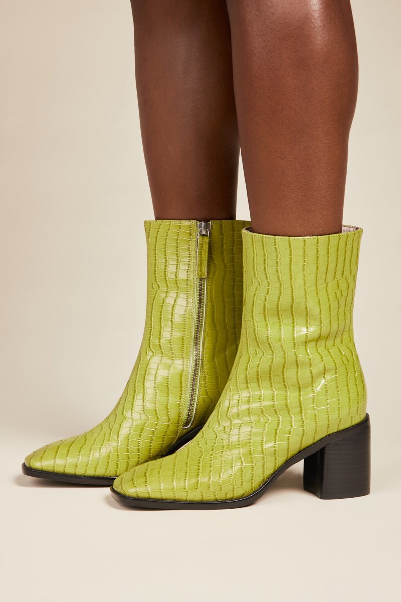 "INTENTIONALLY __________." Contour Boots - Olive