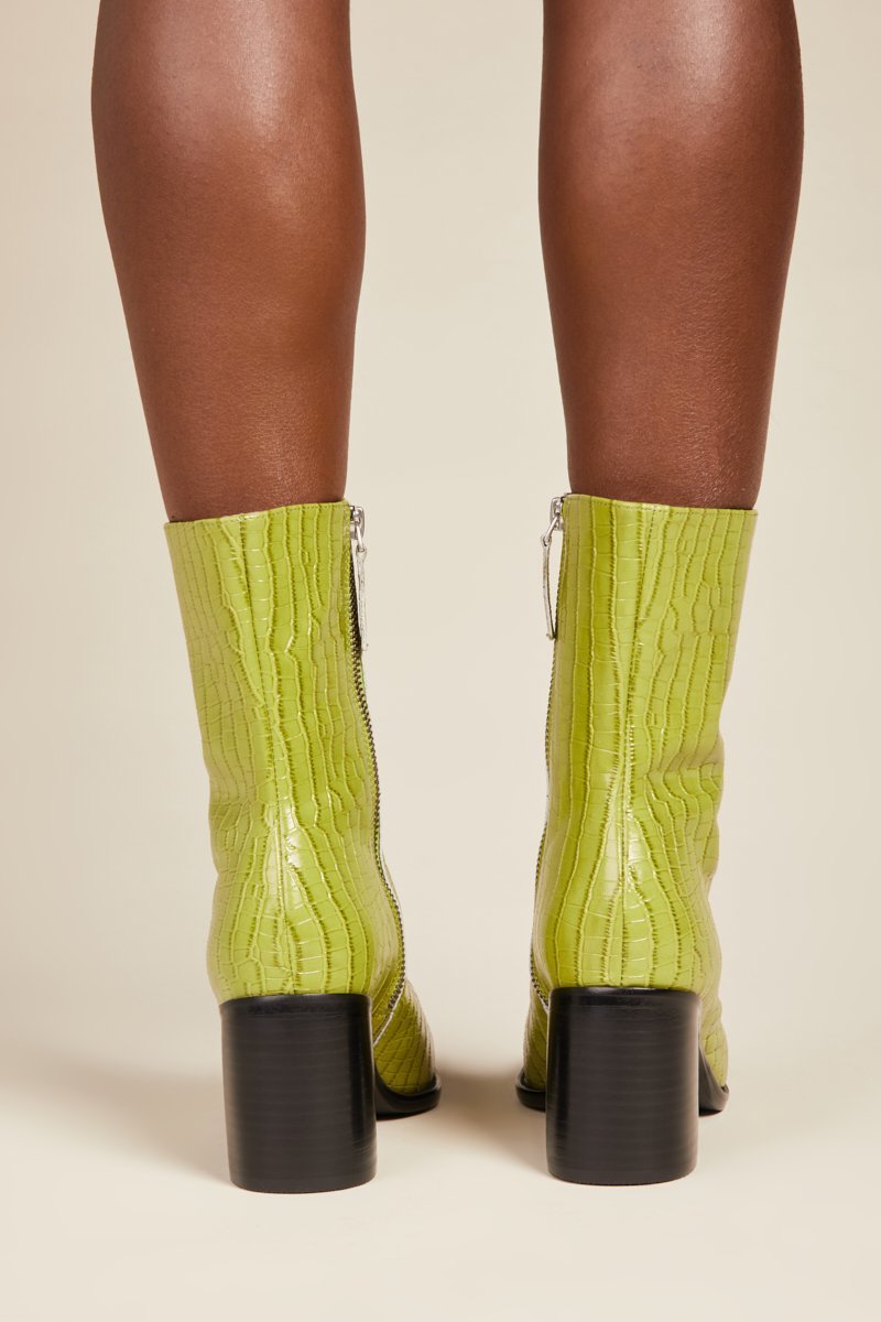"INTENTIONALLY __________." Contour Boots - Olive