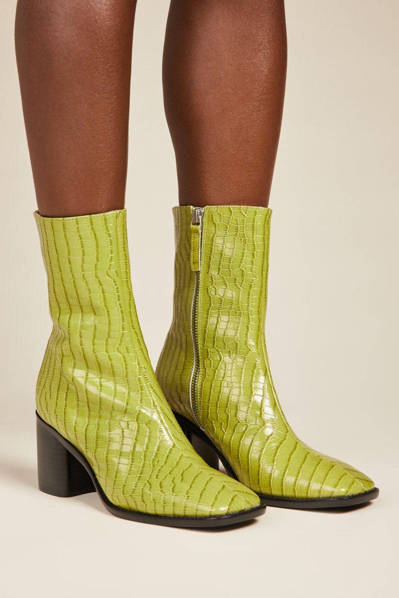 "INTENTIONALLY __________." Contour Boots - Olive