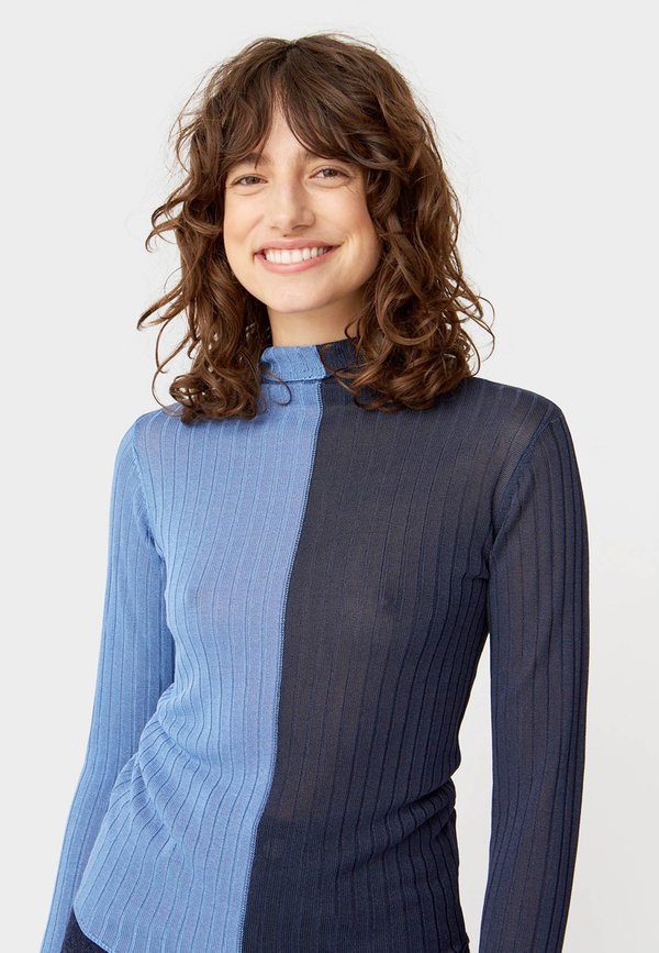 Wood Wood Jona Turtleneck - Navy Wood Wood Jona Turtleneck - Navy