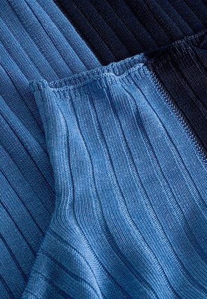 Wood Wood Jona Turtleneck - Navy Wood Wood Jona Turtleneck - Navy