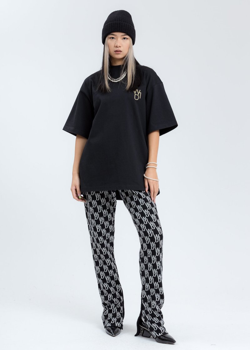 we11done Pearl Logo T-Shirt - Black | Garmentory