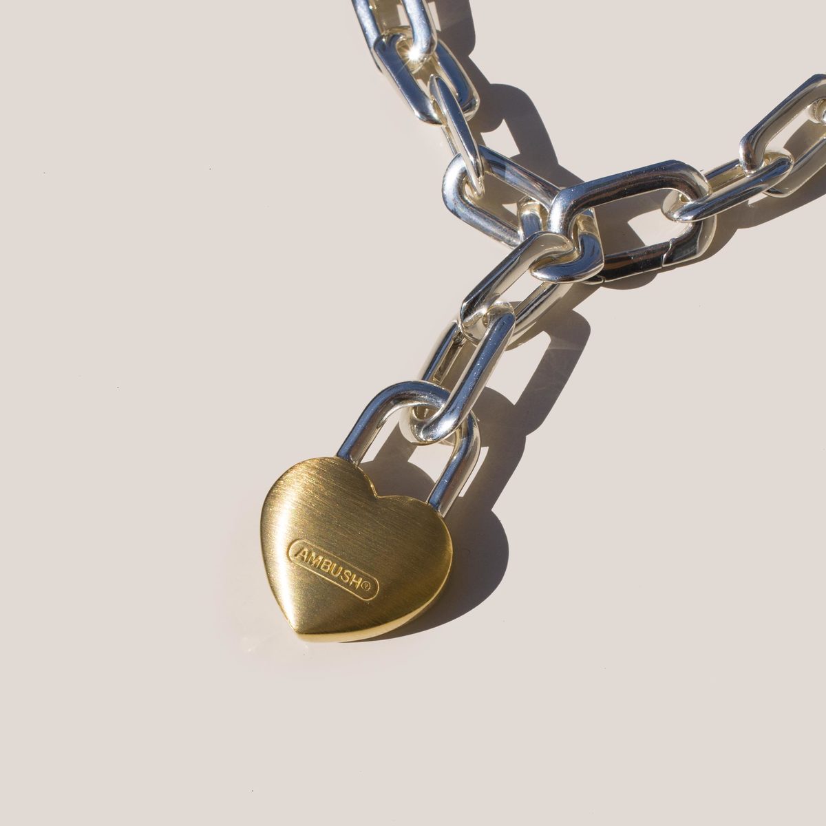 AMBUSH SMALL HEART PADLOCK CHAIN BRACELET 2色展開 男女兼用 Ambush Small Heart Padlock Chain Bracelet | Garmentory