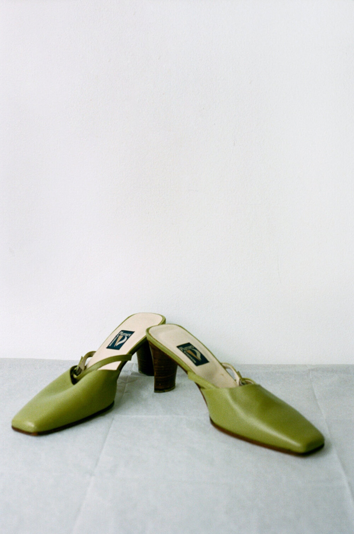 新作男女兼用【WE THE ROAD】HIVE FOLDING MULE CLOG 40054-202 Hey Dude Ladies Wendy Boho Shoes- Sand | The Wire