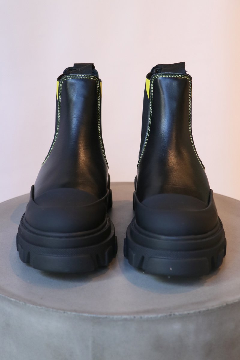 【GANNI】Black Low Cut Western Chelsea Boots Ganni Low Cut Western Chelsea Boots in Black | Lyst