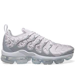 white wolf grey vapormax