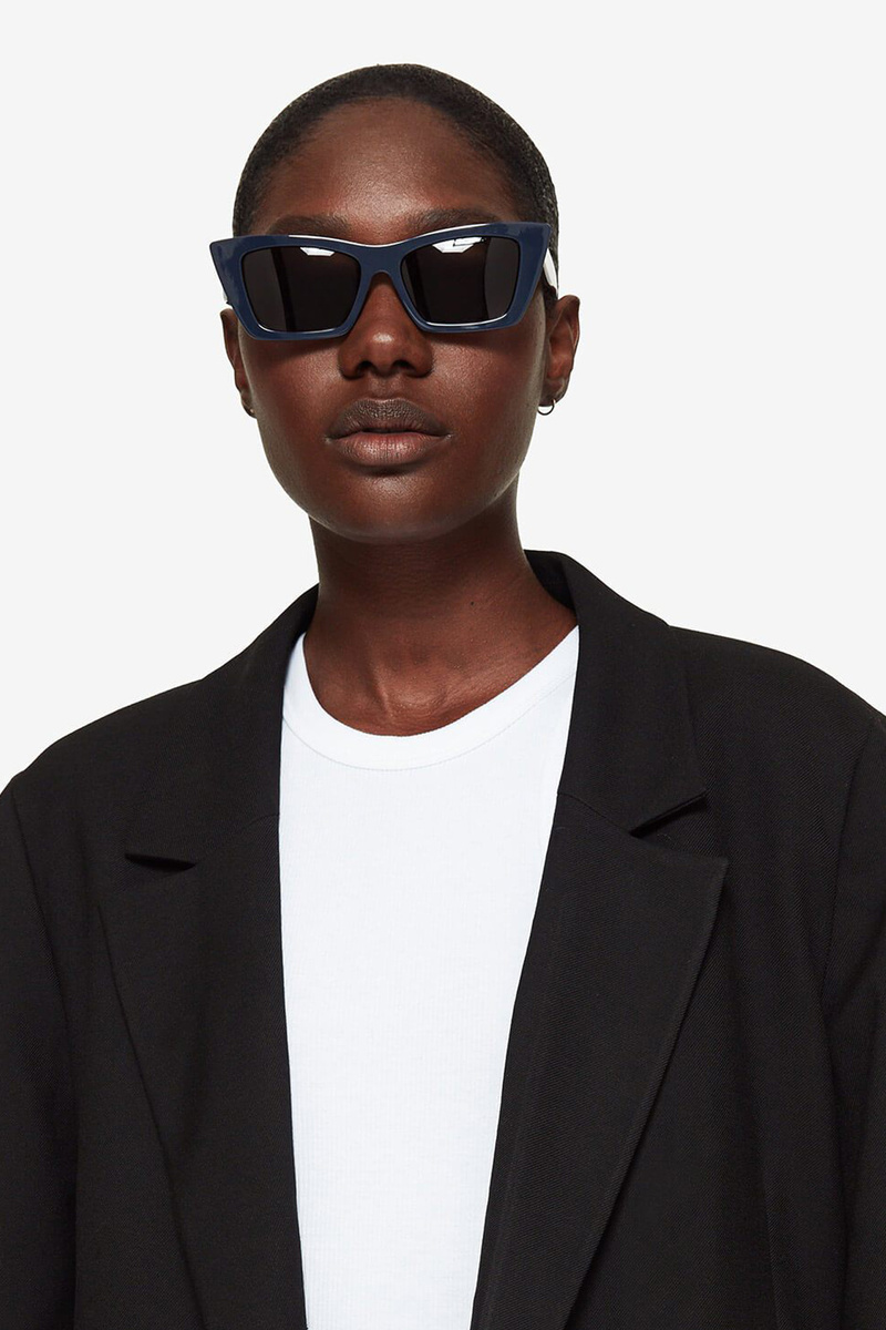 Anine Bing Levi Sunglasses - Navy | Garmentory display picture 3