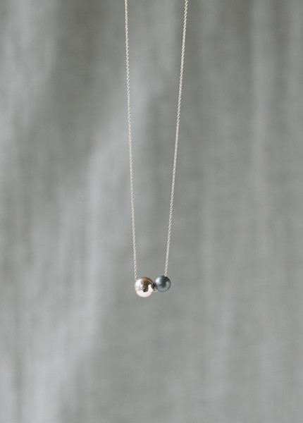 Another Feather Black Rose Pearl Necklace Another Feather Black Rose Pearl Necklace