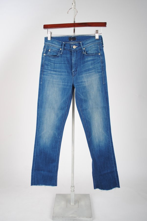 Mother Denim The Mid Rise Dazzler Crop Fray - Squeeze It Mother Denim The Mid Rise Dazzler Crop Fray - Squeeze It