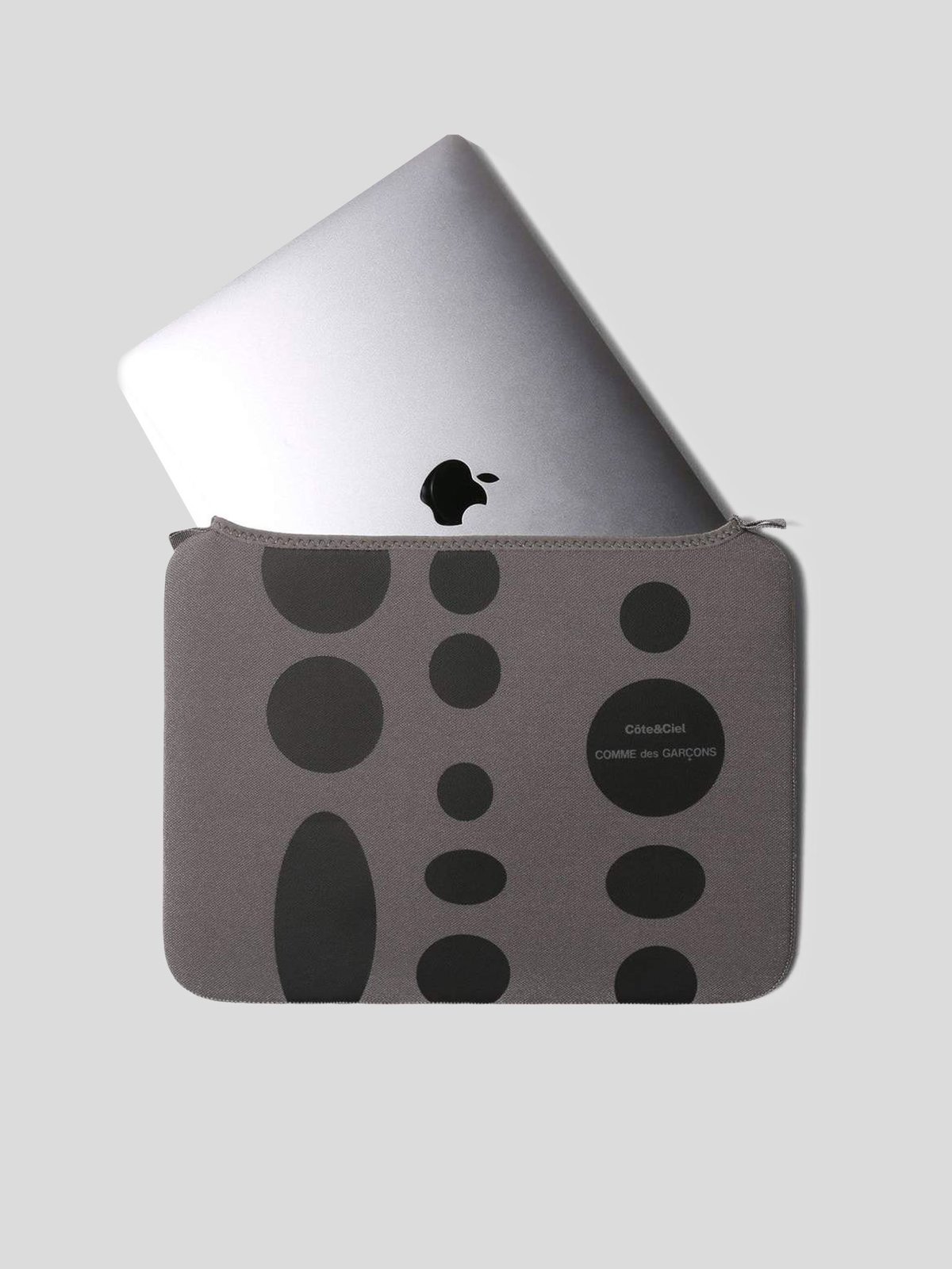 コムデギャルソン+Cote&Ciel MacBookAir ケース MacBookケースに真打ちが登場！──コム デ ギャルソン | GQ JAPAN