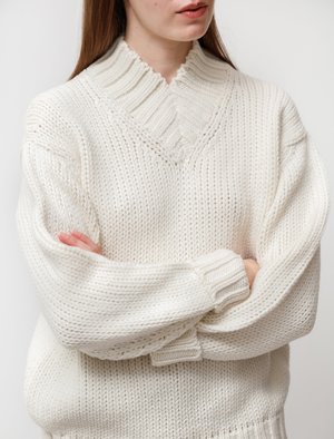 トップス AURALEE SUPER FINE WOOL AIRY KNIT V-NECK Auralee Super Fine Wool Airy V Neck Wool Pullover - White | Garmentory