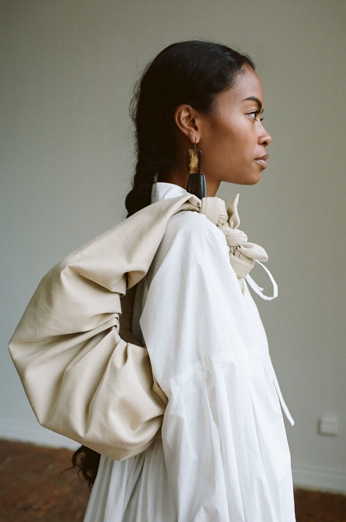 BRONZE AGE KIMI CROISSANT XL COTTON BAG - SAND | Garmentory