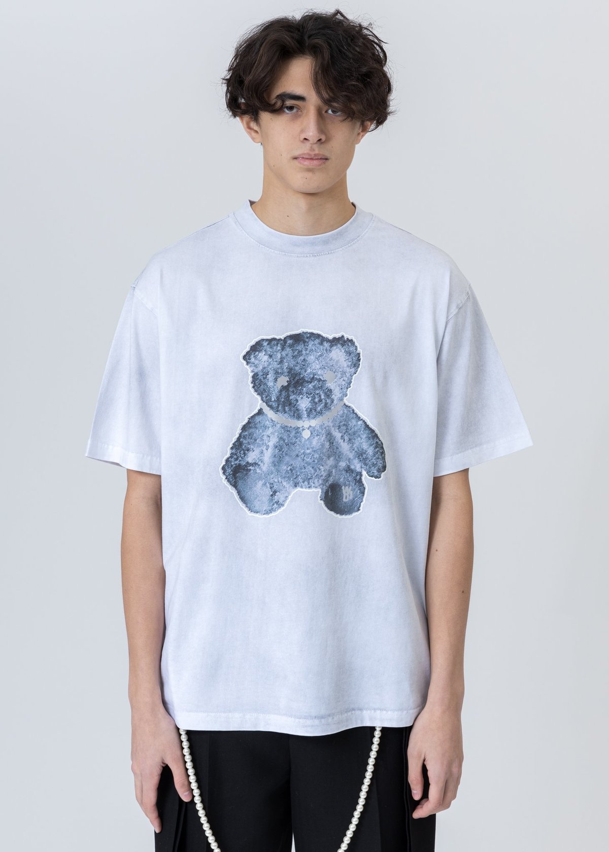 we11done Pearl Necklace Teddy Reflect T-Shirt - White | Garmentory